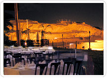 Romantic evening at the Huaca Pucllana Restaurant for a magical dinner at the foot of the ruins.