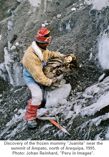 Discovery of the frozen mummy "Juanita" near the summit of Ampato, north of Arequipa, 1995. Photo: Johan Reinhard, "Peru in Images".