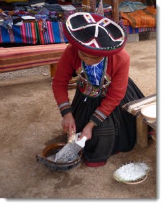 Sthefany Huanca from Centro Textil Andina Kuska Away Yachak demonstrates the preparation of saqtana root, a natural detergent