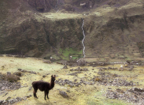 lares_trek_waterfall_sm