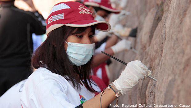 Cusco population volunteers to restore ancient Inca walls