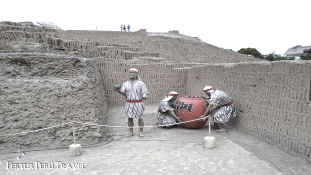 Who Built the Huaca Pucllana?