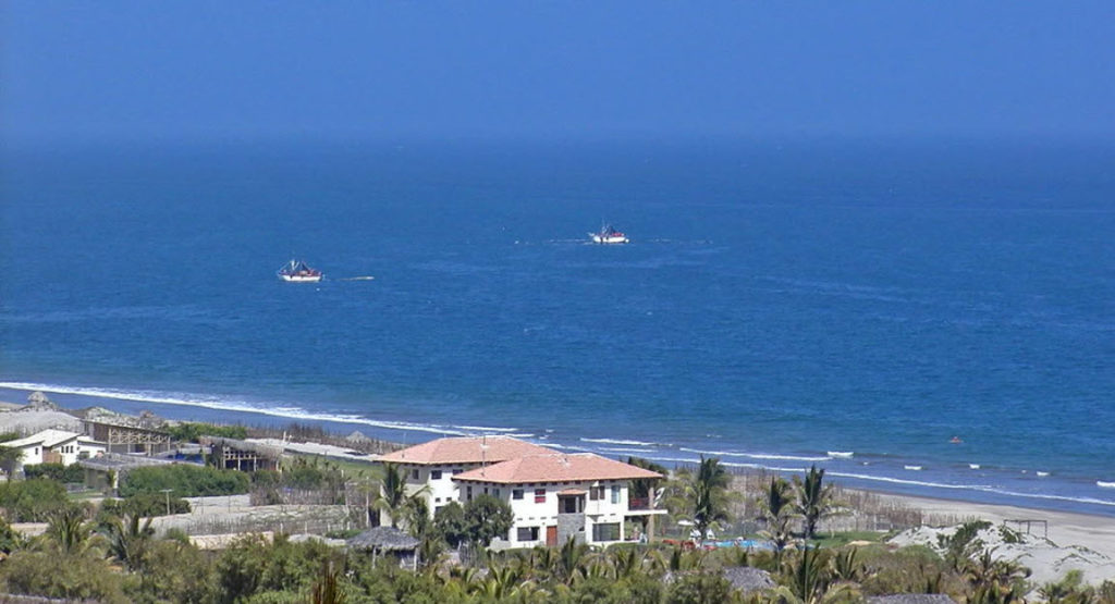 Vista of the seaside village of Vichayito, which has one of the best beaches in Peru for a great family vacationers.