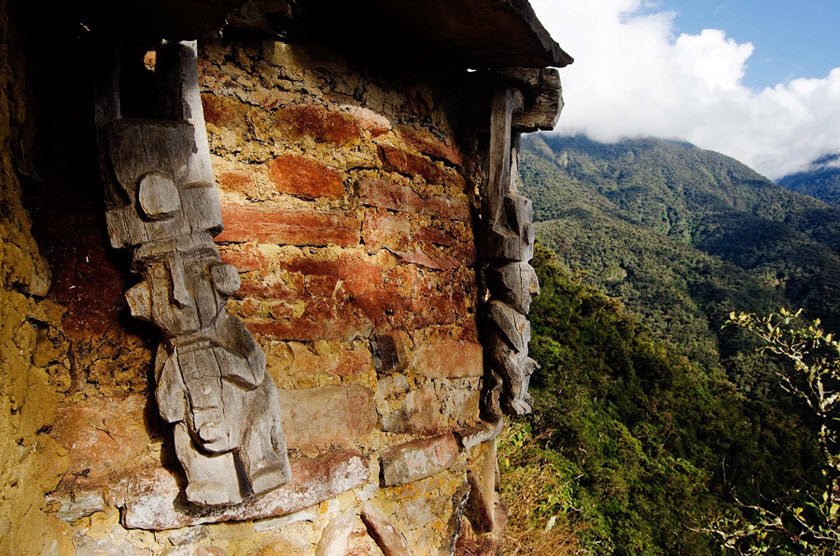 The pre-Columbian site of Gran Pajatén in the RÃ­o Abiseo National Park. RÃ­o Abiseo has several Chachapoya ruins, including temples, fortresses, and terraced fields.
