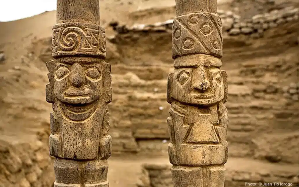 Two wooden staffs found near Wari-era mummied discovered at Pachacamac. The carvings depict people wearing headgear associated with the Tiwanaku culture. (Photo © Juan Tió Idrogo)