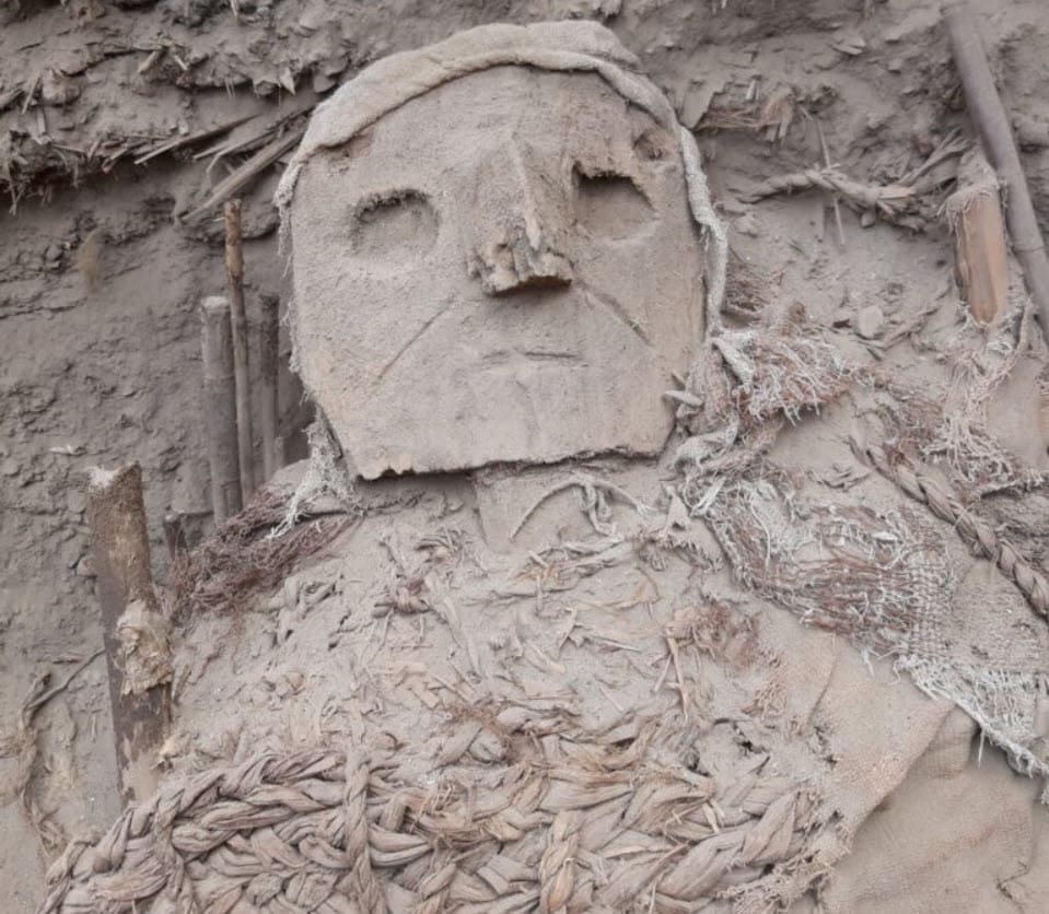 Remains of an individual wearing a carved mask. (Image credit: Â© PUCP Archaeology Program "Valley of Pachacámac"; (CC BY-SA 4.0 DEED))