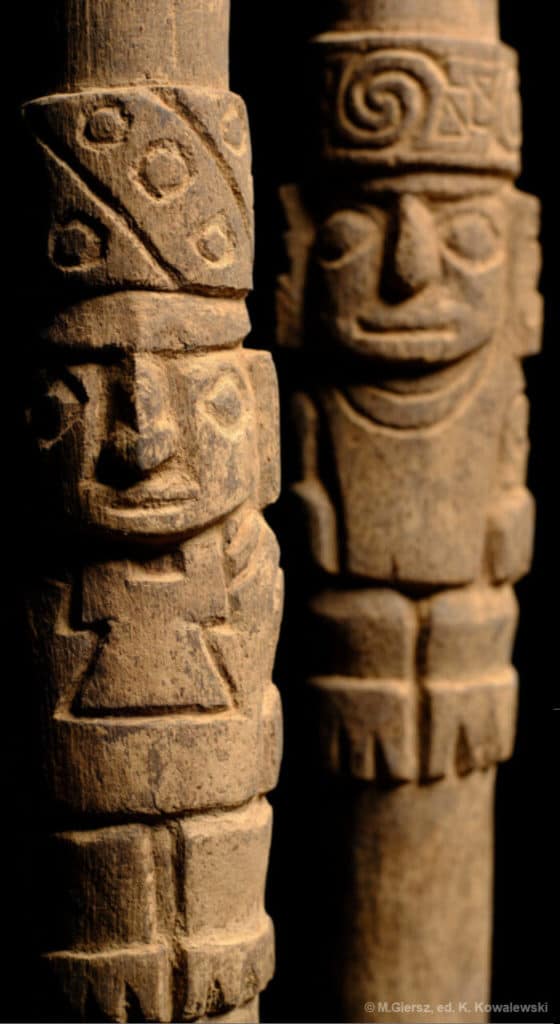 Staff carved in wood with depictions of two dignitaries of the Wari Empire (800-1,100 AD) deposited in a votive deposit covered with a layer of fragments of the tropical shell Spondydus princeps, imported from Ecuador
© M.Giersz, ed. K. Kowalewski, published under CC BY-SA 4.0
