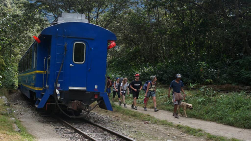northwestern_tracks_between_santa_teresa_and_machu_picchu | Peru Travel Blog Backpackers hike the northeastern train tracks from Santa Teresa to Machu Picchu