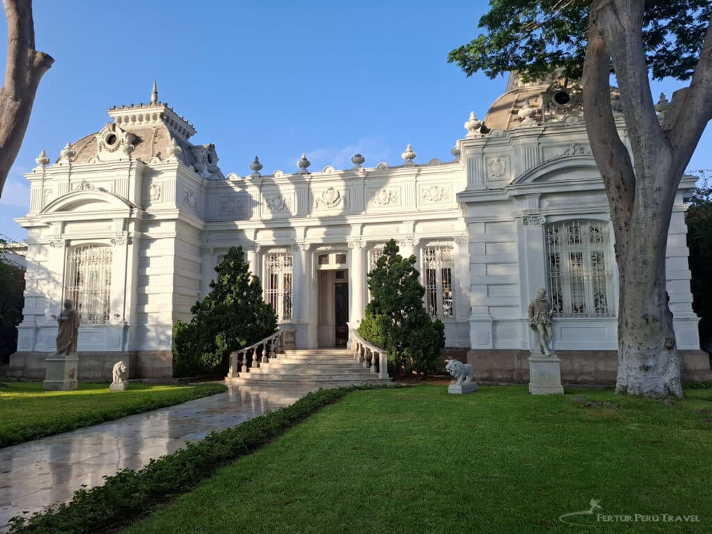 Museo Pedro de Osma, Barranco, Lima | Peru Travel Blog The whitewashed French-style mansion housing the Museo Pedro de Osma in Barranco, Lima, one of Peru's finest collections of viceregal art. Photo by Fertur Peru Travel.