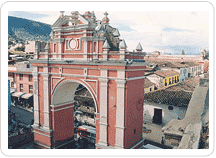 Foto del Arco del Triunfo o de San Francisco, uno de los atractivos turísticos de Ayacucho.