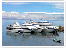 Catamaran Transturin en el Lago Titicaca