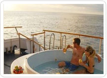 Full relax en la cubierta del Crucero Galapagos Legend