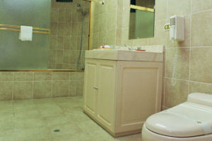 Completo cuarto de baño en El Cabildo Hotel Arequipa