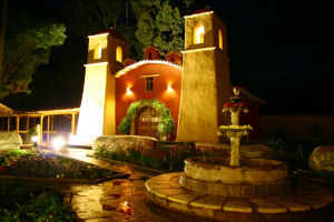 Iglesia de estilo colonial dentro del Hotel Sonesta en el Valle Sagrado