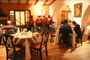 Área de restaurante en el Hotel Sonesta Posadas del Inca Yucay