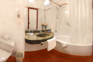 Novotel Cusco Hotel bathroom