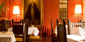 Restaurante para la cena en el Hotel Ariosto