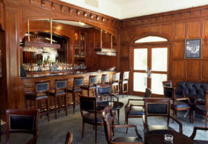 Los Vitrales Bar en el Hotel Country Club de San Isidro