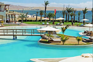 Gran piscina del La Hacienda Bahía Paracas Hotel
