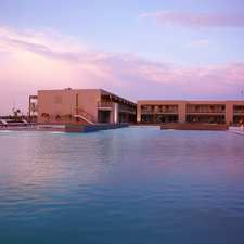 Paracas Double Tree by Hilton Five-Star Hotel - pool