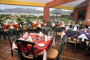 Excelente atención y rica comida en un apacible restaurante con vista al Lago Titicaca