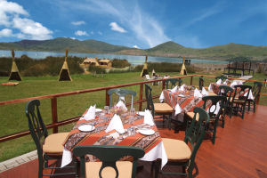 Terraza con vista al jardín del Hotel Sonesta Posadas del Inca
