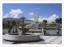 Imagen de la Plaza de Armas de Huaraz: Pileta central.