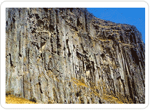 Imagen de farallones en la Cordillera Negra de Huaraz