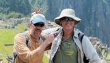 Los hermanos Swann durante su visita a Machu Picchu