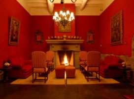 Elegante salón de espera en el Casa Andina Private Collection