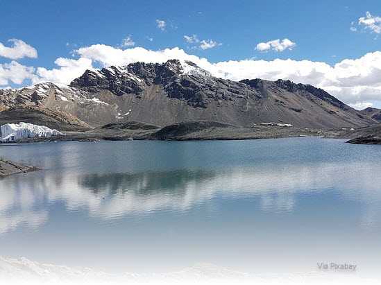 Imagen de la Laguna de Llanganuco, uno de los bellos lugares turísticos de Huaraz:, para tus vacaciones. (foto cortesía de Pixabay)