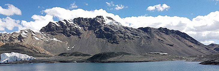 Llanganuco lake in Huaraz - Image by Pixabay