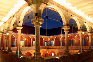 picoaga cusco balcony