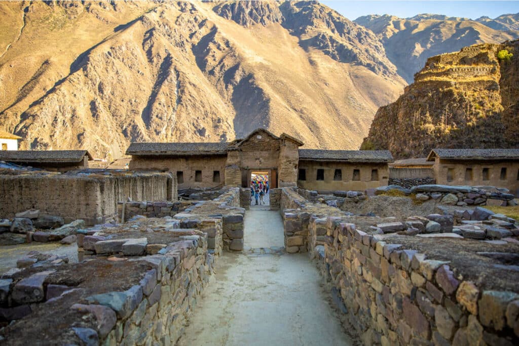 ollantaytambo ruins sacred valley cusco