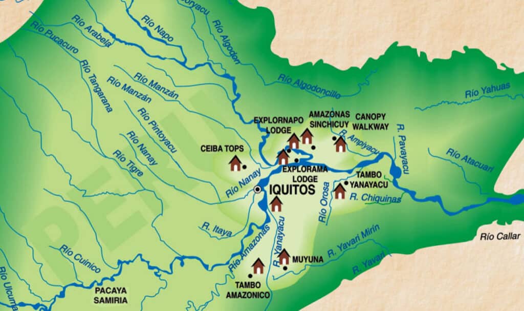Mapa de la región de Iquitos en la Amazonía peruana, con la ciudad de Iquitos y siete lodges de selva a lo largo del Río Amazonas y sus afluentes: Explorama Lodge, Explornapo Lodge, Amazonas Sinchicuy, Ceiba Tops, Tambo Yanayacu, Tambo Amazónico, Muyuna y el Canopy Walkway, junto con la Reserva Nacional Pacaya Samiria y los principales ríos de la región: Amazonas, Napo, Nanay, Tigre y Yavarí.