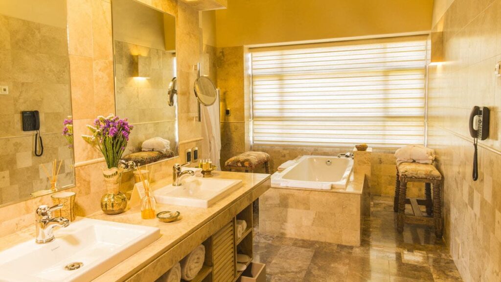 Sol y Luna Lodge Resort Deluxe Bathroom