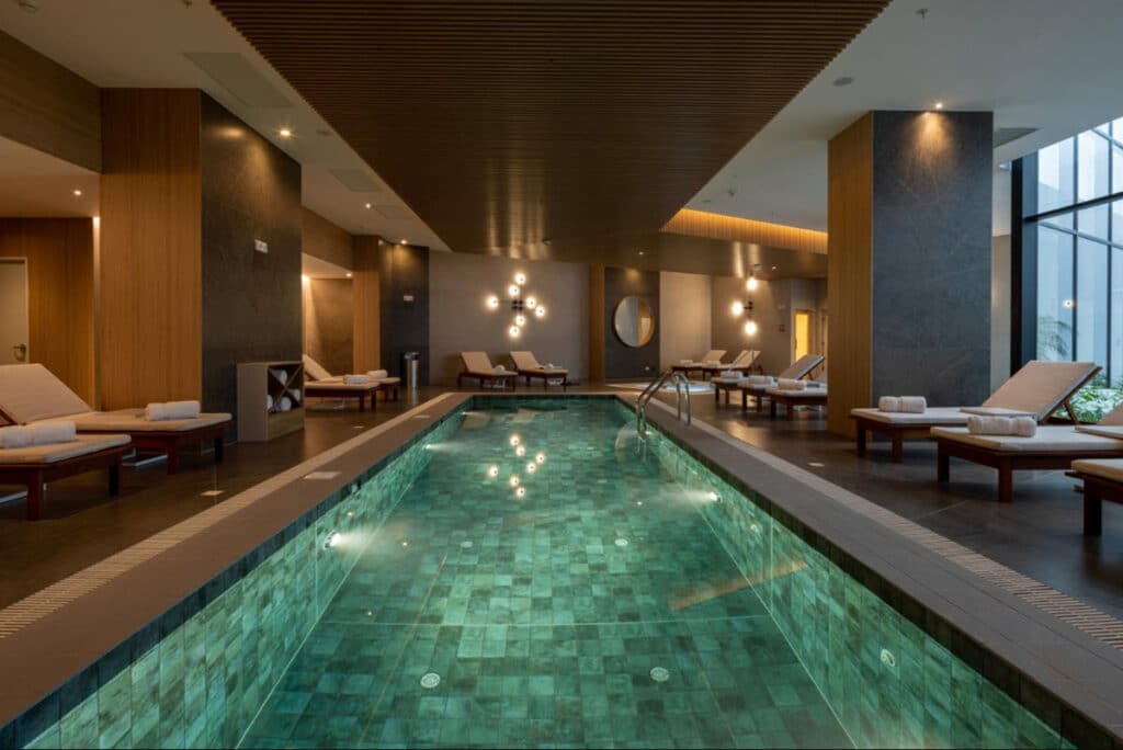 Wyndham Grand Costa del Sol Lima Airport Pool